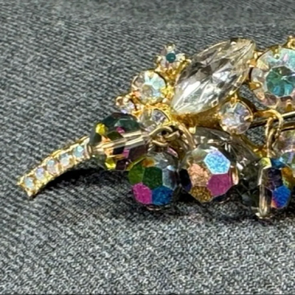 Vintage Juliana cha cha beads AB‎ crystals goldtone metal leaf pin brooch